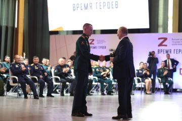 Президент встретился с участниками программы «Время героев»