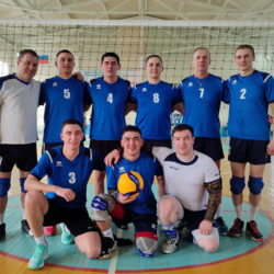 Лидируют пластовские волейболисты