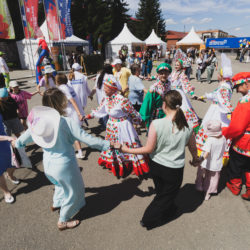 Большая семья в Пласте